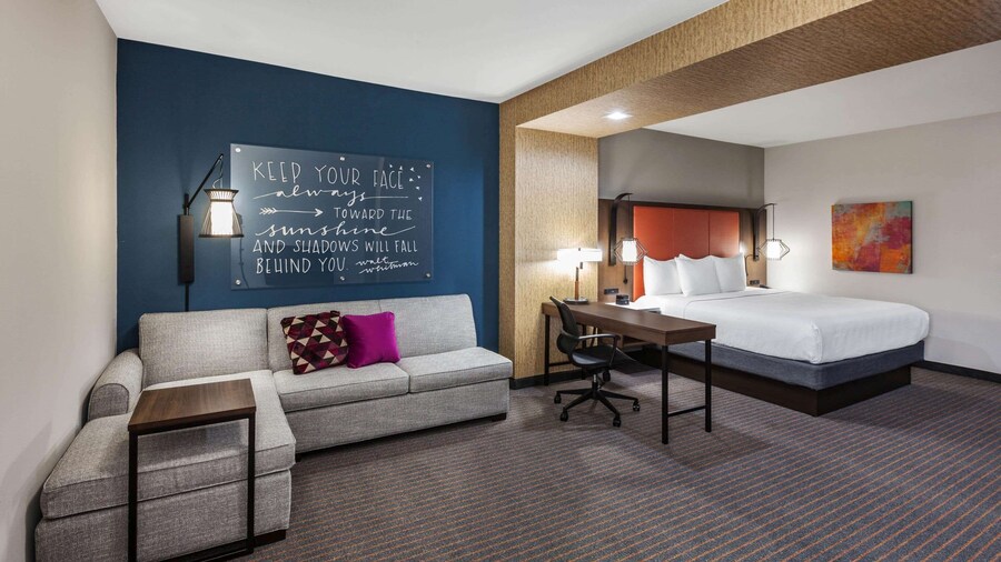 La Quinta Inn & Suites by Wyndham Houston East at Sheldon Rd