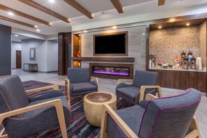 Lobby - La Quinta Inn & Suites by Wyndham Houston East at Sheldon Rd (Channelview)