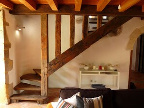 TV, DVD player - COUNTRY HOUSE AND CHAPEL (Boudy-de-Beauregard)