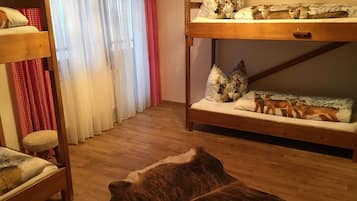 6 bedrooms, iron/ironing board, free WiFi, bed sheets
