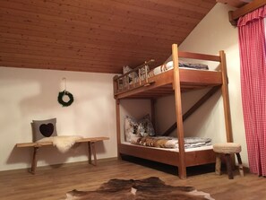 6 Schlafzimmer, Bügeleisen/Bügelbrett, kostenloses WLAN, Bettwäsche