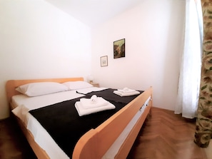 1 bedroom, free WiFi, bed sheets - Charming apartment Vinko in Krk (Krk)