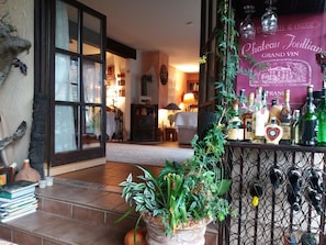 Bar (on property) - Romantic Black Forest house, enchanted garden, half-timbered town of Schiltach  (Schiltach)