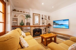 Télévision, table de tennis de table