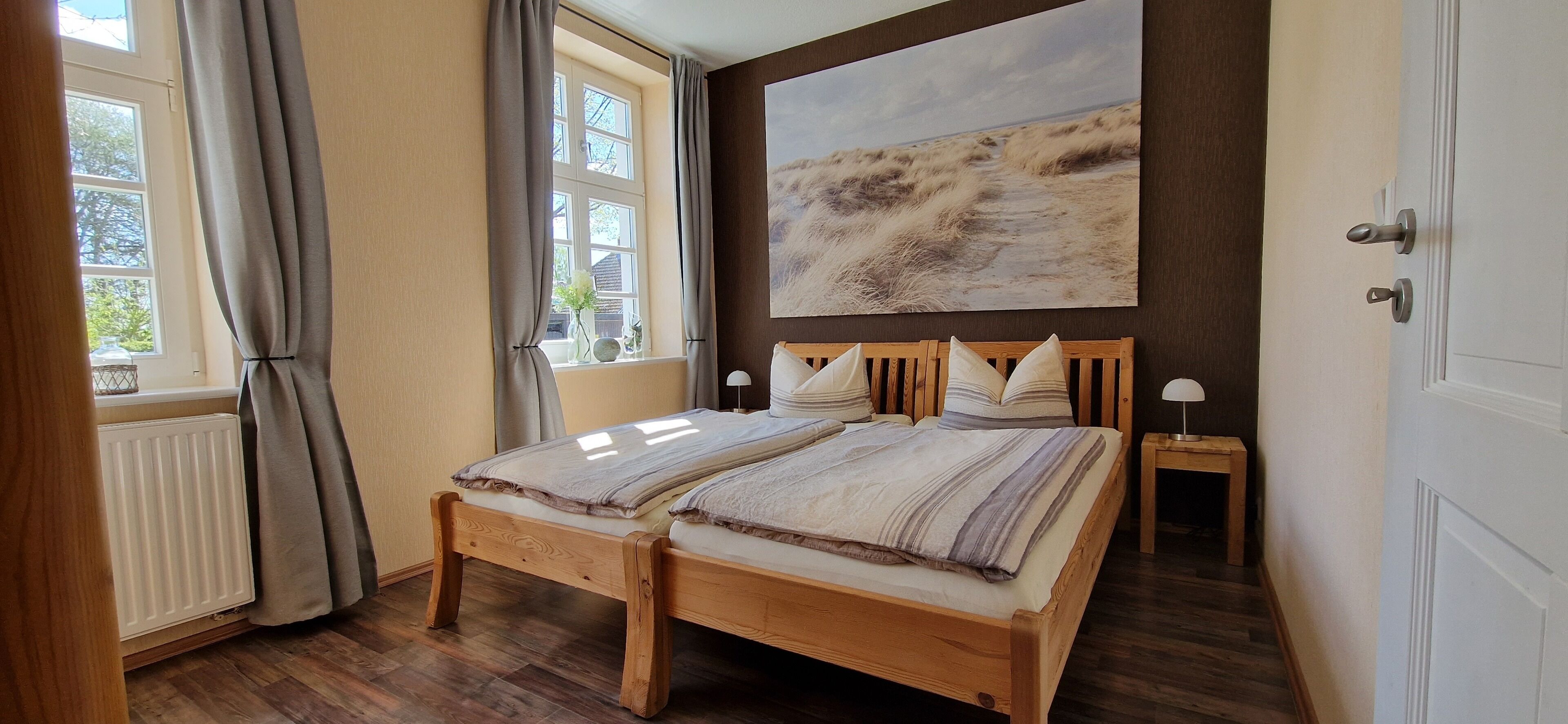 Lovingly furnished apartment in a quiet location with a beautiful garden near the beach