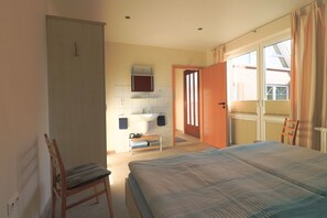 2 Schlafzimmer, Schreibtisch, Reisekinderbett, kostenloses WLAN