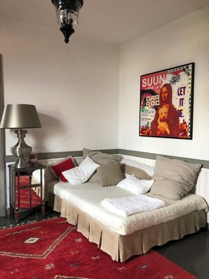 3 bedrooms, desk, iron/ironing board, free WiFi