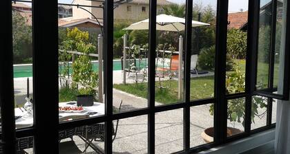 CASA MUY SOLEADO CON PISCINA