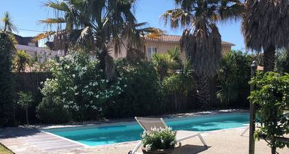 CASA MUY SOLEADO CON PISCINA