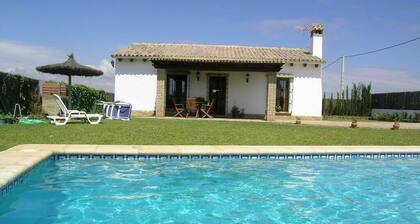 Large pool, beautiful fireplace, brick barbecue, near the beautiful beach in Roche - Casa Bartolo -