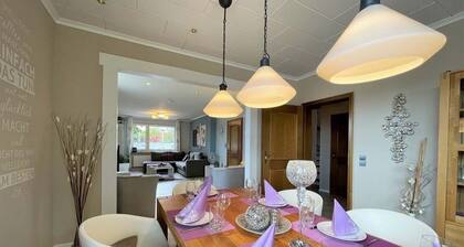 Stadtvilla von 1936 - bis 8 Personen, 3 Hunde willkommen, eingezäunter Garten