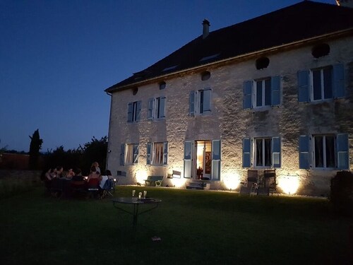 Superb house with vines and view of the Grand Colombier