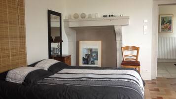 1 chambre, fer et planche à repasser, Wi-Fi, draps fournis