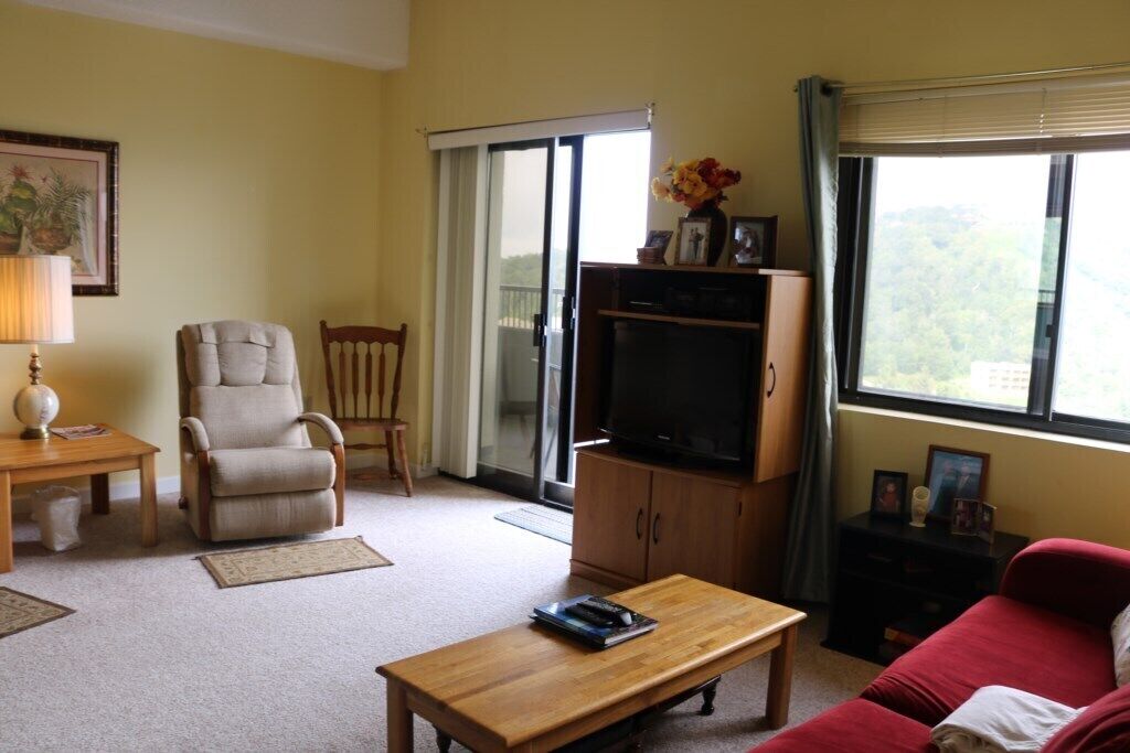 '5300FT Retreat' - Stunning Private Views w/ Pool Access