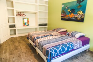 3 bedrooms, iron/ironing board, travel crib, free WiFi - Bohemian villa with pool (heated in winter) not overlooked (St pierre)