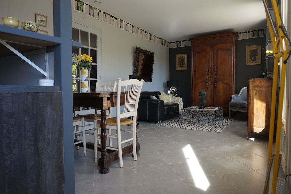 The art of living: Beautiful penthouse with 80m2 terrace and pool<br>