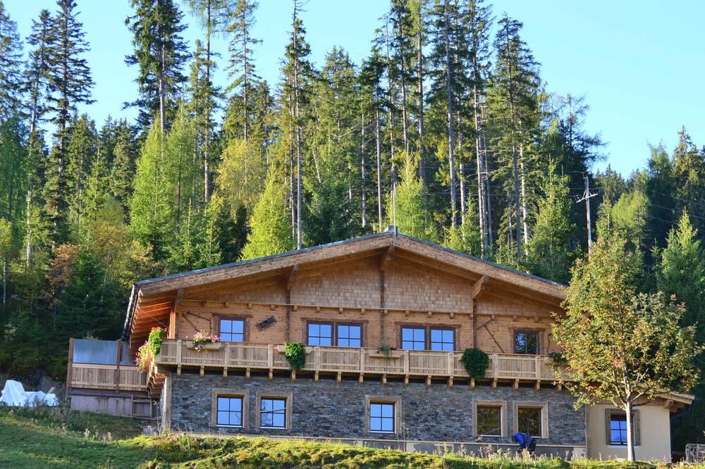 Unique ALM in absolute seclusion and in winter right on the slopes !!!