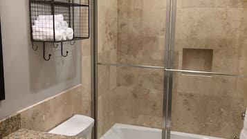 淋浴/盆浴组合、毛巾、洗发水