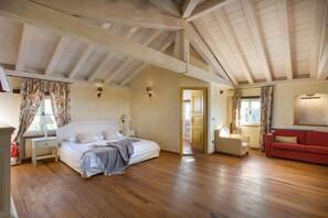 5 bedrooms, in-room safe, iron/ironing board, WiFi