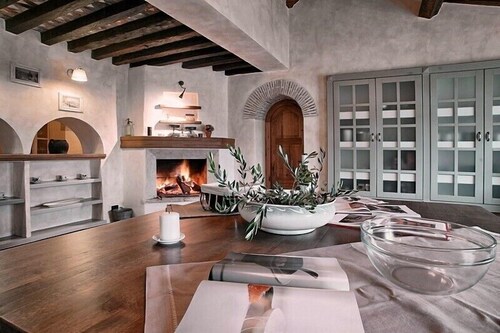 First class luxury villa with big pool, 1000sqm living area, 30000 sqm garden