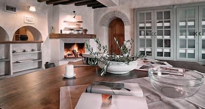 First class luxury villa with big pool, 1000sqm living area, 30000 sqm garden