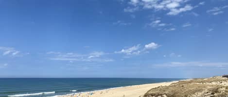 靠近海滩