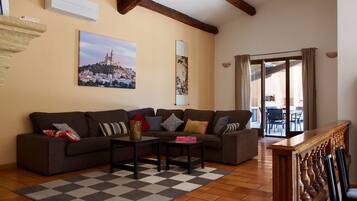 TV, fireplace, DVD player, table tennis