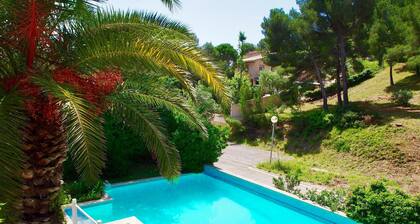 Spacieuse villa provençale climatisée avec grande piscine