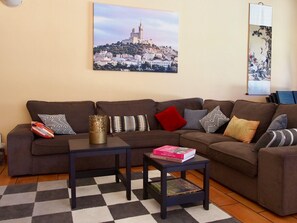 TV, fireplace, DVD player, ping pong - Spacious air conditioned house with large swimming pool - Provence (Carry-le-Rouet)