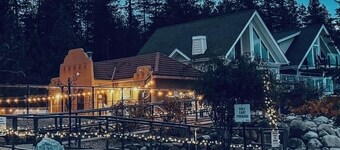 Luxury cottage with all the extras-family & pet friendly, hot tub open Fri-Sun!