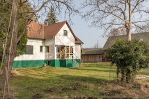 FeWo "Streuobstwiese-The Orchard" im Winter- nicht nur ein Idyll für Bienen!