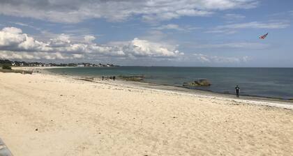 Apartment in charming granite residence by the sea