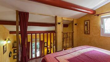 1 slaapkamer, een strijkplank/strijkijzer, gratis wifi, beddengoed