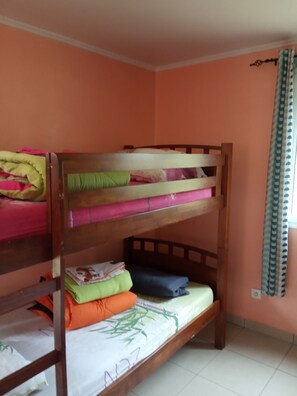 1 bedroom, bed sheets