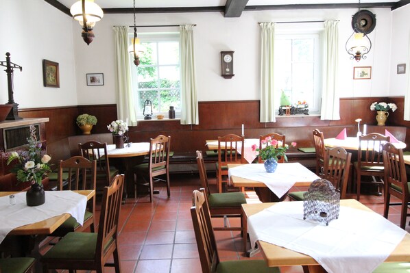 Dinner served - Hotel-Gasthof Opel (Heinersreuth)
