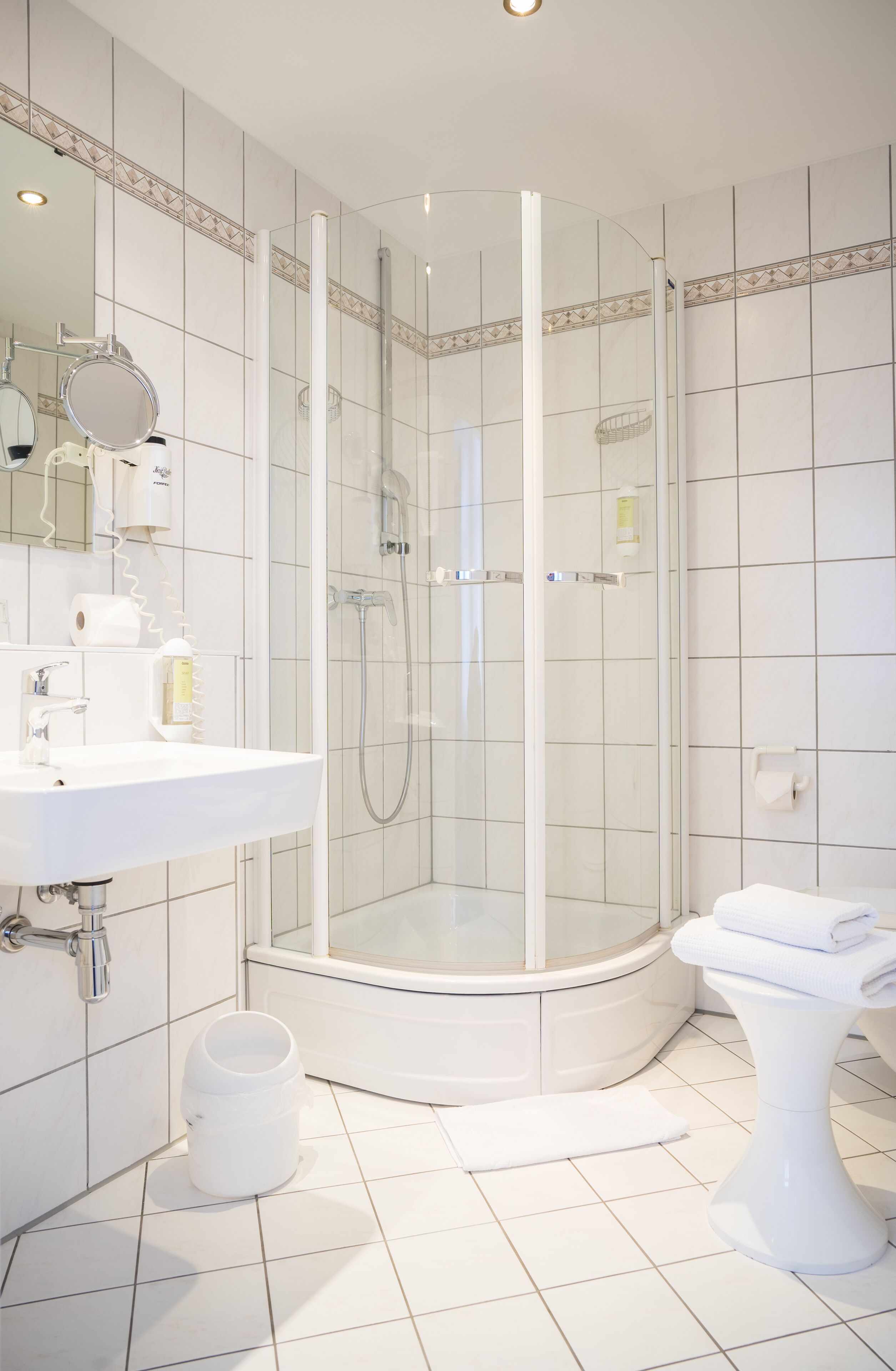 Double Room | Bathroom | Deep-soaking bathtub, free toiletries, hair dryer