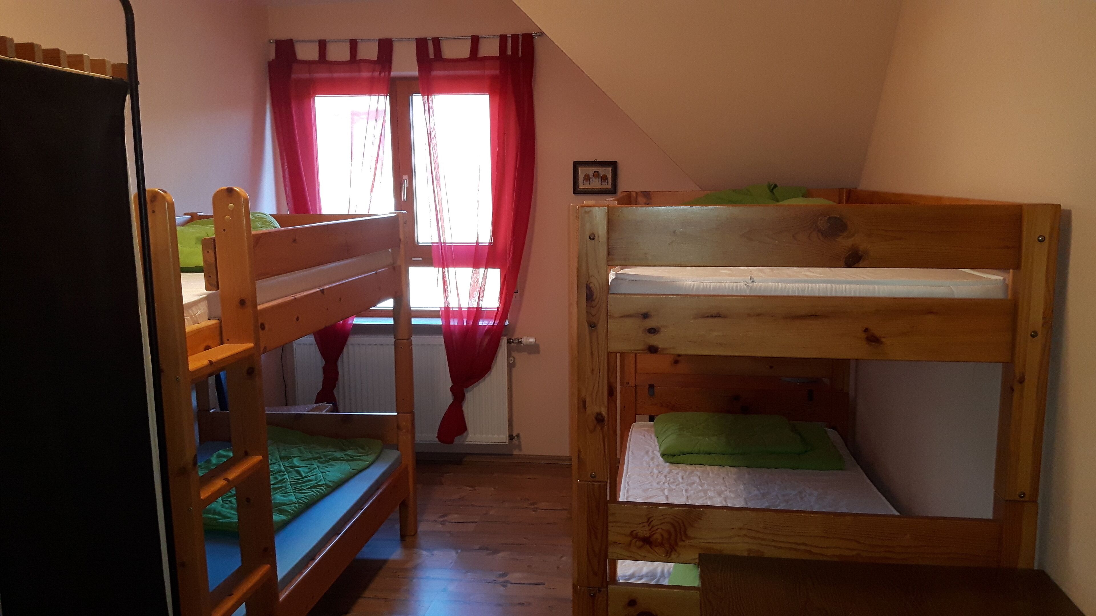 Softindianer Zimmer | Bed sheets, wheelchair access