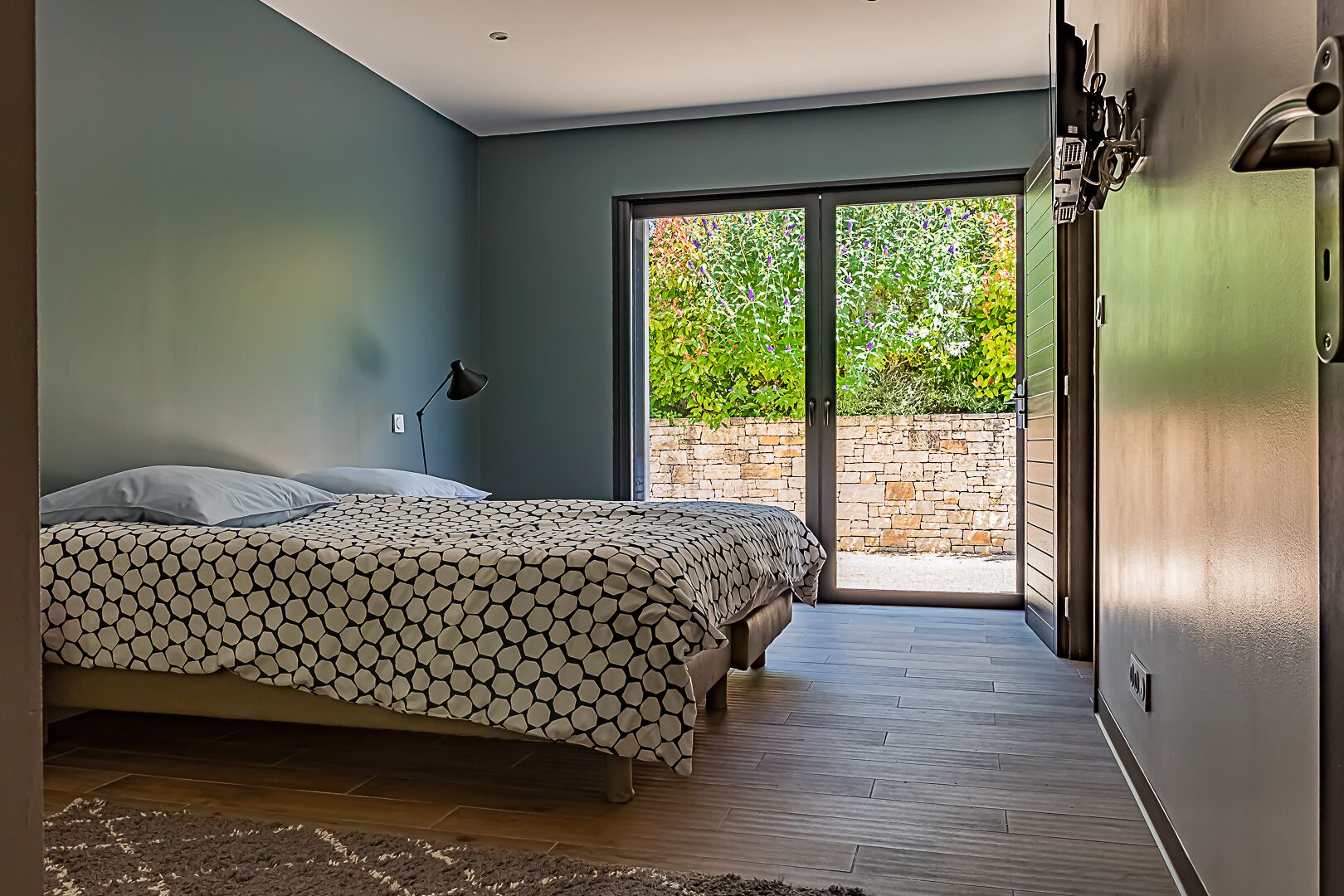 5 bedrooms, iron/ironing board, free WiFi, bed sheets