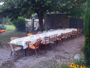 Outdoor dining - Cottage & Bed and Breakfast 20 people, Alpes Provençales (Montjay) (Montjay)