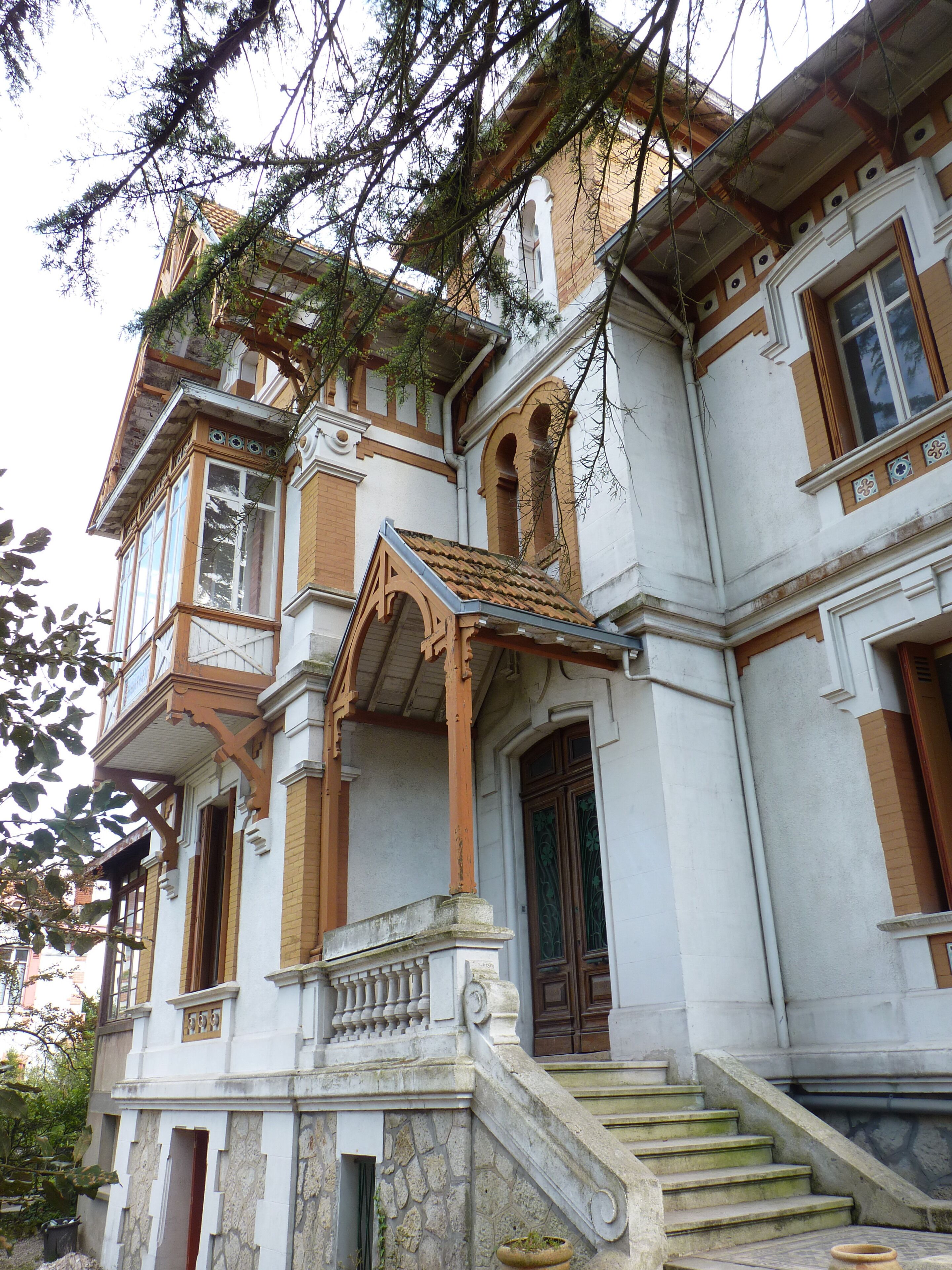 Charm and character of the 19th century fully restored 