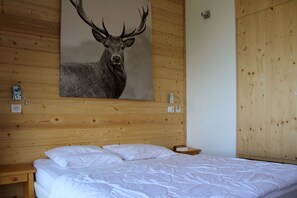 3 bedrooms, iron/ironing board, free WiFi