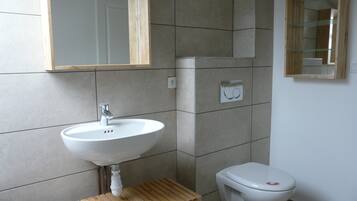 Serviettes fournies, savon, papier toilette