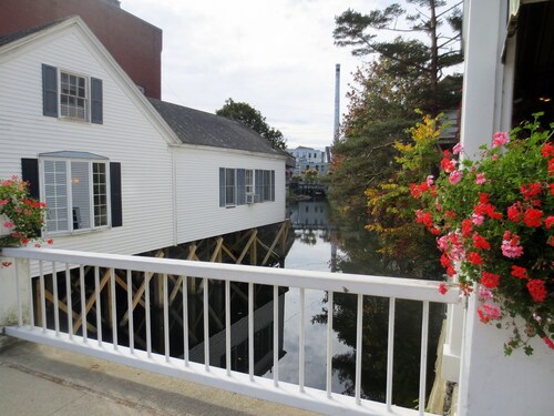 NEW Updated 2 bedroom cottage 3 blocks from downtown Camden, Maine.
