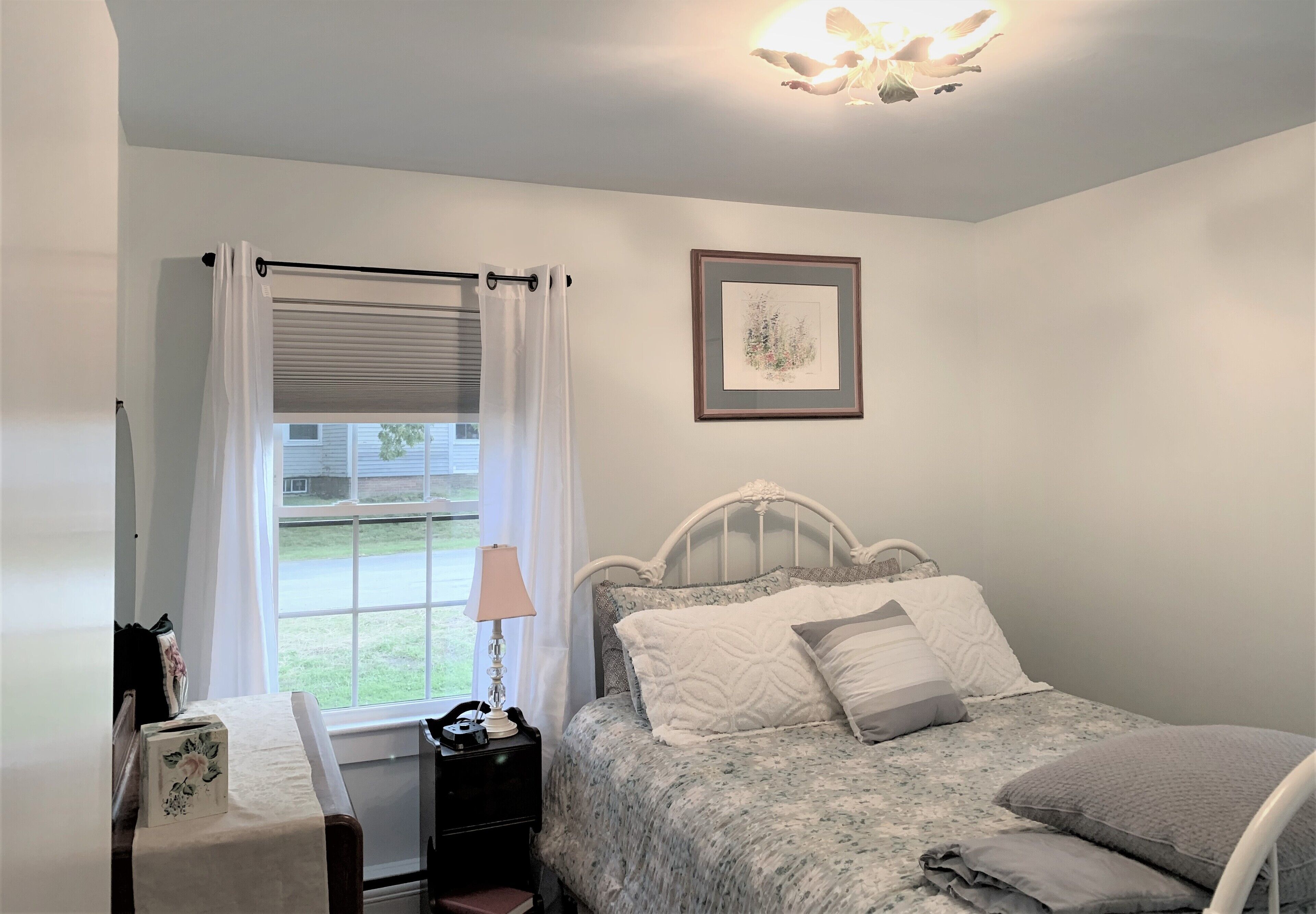 NEW Updated 2 bedroom cottage 3 blocks from downtown Camden, Maine.