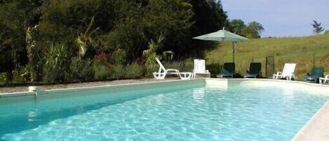 Een verwarmd zwembad