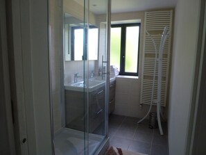 Shower, hair dryer, towels - Pretty gite with pool, located 5 min from Sarlat (Sarla la Canéda)