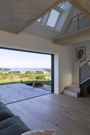 Interior - House with exceptional sea view, garden and terrace with jacuzzi (Penvénan)