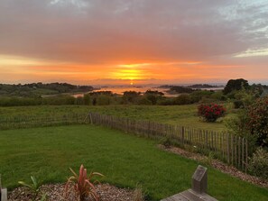 Property grounds - House with exceptional sea view, garden and terrace with jacuzzi (Penvénan)