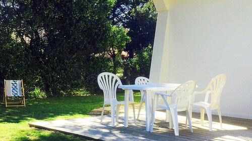 NEW! Everything on foot: beach, city center, lake. Nice house with fenced garden