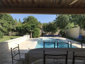 حمّام سباحة خارجي